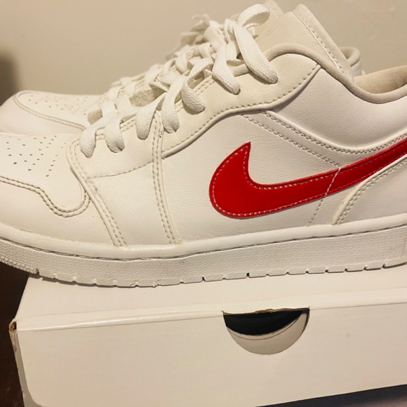 Air Jordan 1 low top (women’s) - Picture 6 of 6